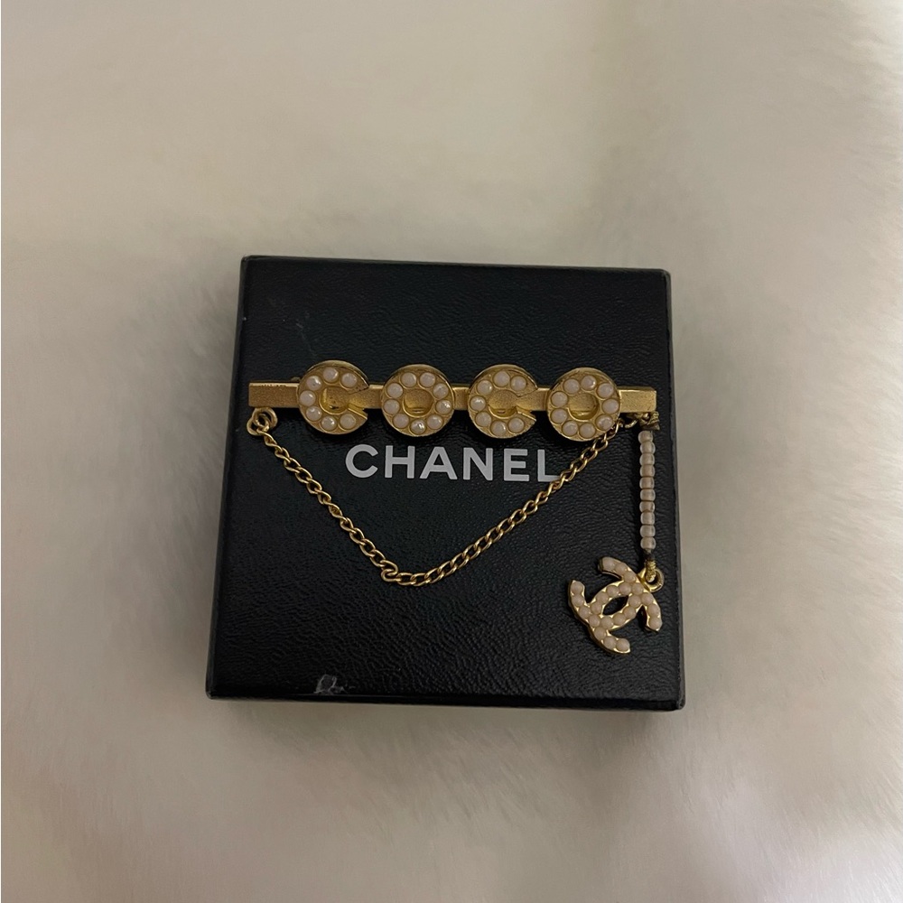 Authentic Vintage CHANEL COCO Pearl Pin Brooch